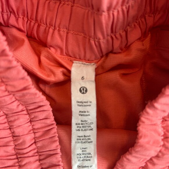 Lululemon Hotty Hot High-Rise 2.5" Lined Short Sakura Pink - Picture 3 of 4